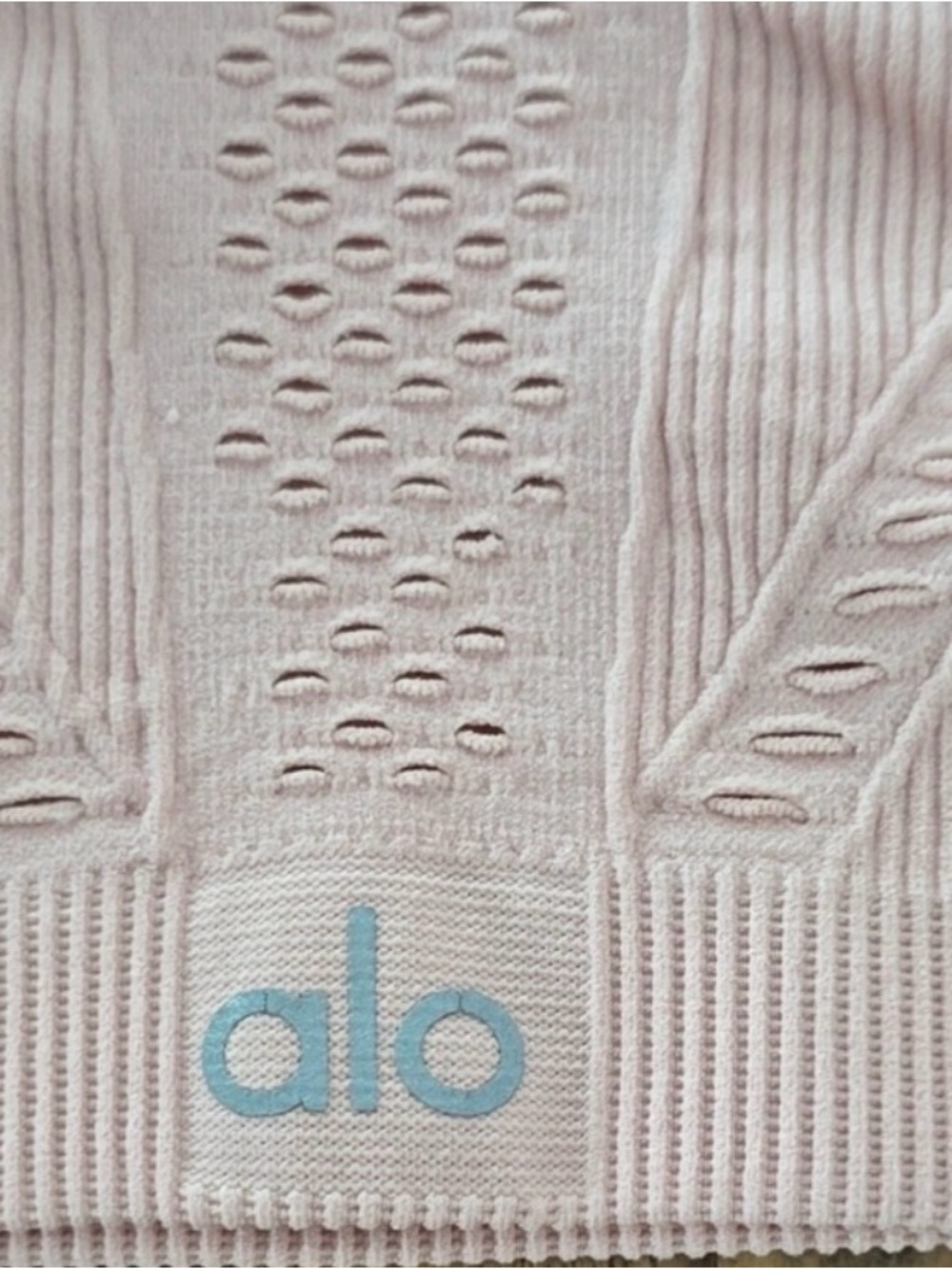 ALO Yoga Lark Perforated Sports Bra - Picture 5 of 7